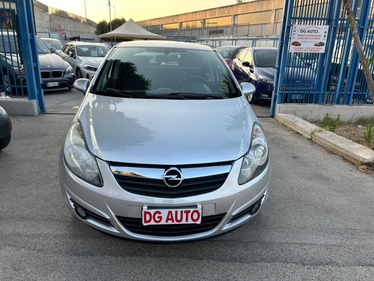 Opel Corsa 1.2 benzina 85 cavalli 2011