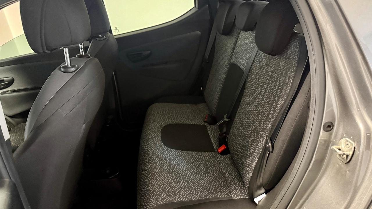 Lancia Ypsilon 1.0 Hybrid Silver - 12/2022