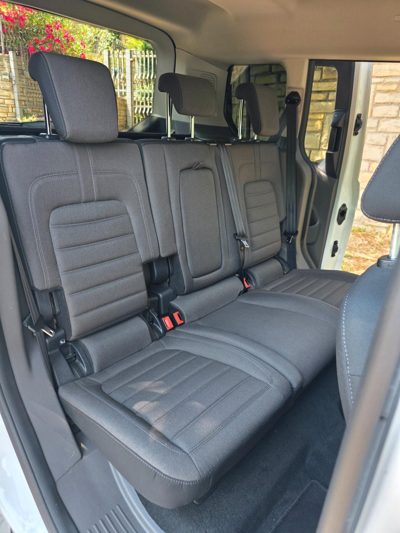 Ford Tourneo Connect 1.5 TDCi 120 CV aut. Titanium "IVA COMPRESA "