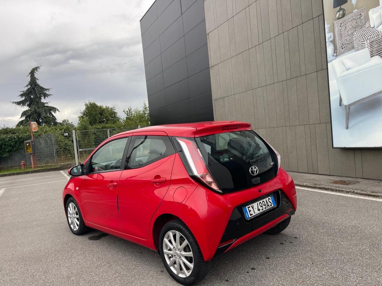 Toyota Aygo 1.0 VVT-i 69 CV 5 porte x-wave