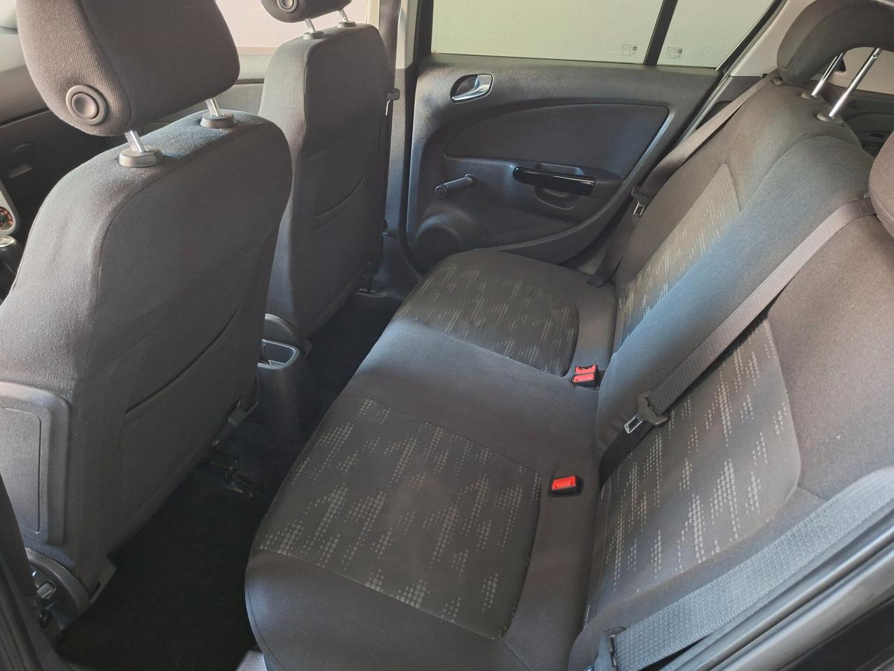 Opel Corsa 1.2 5 porte Club NEOPATENTATI