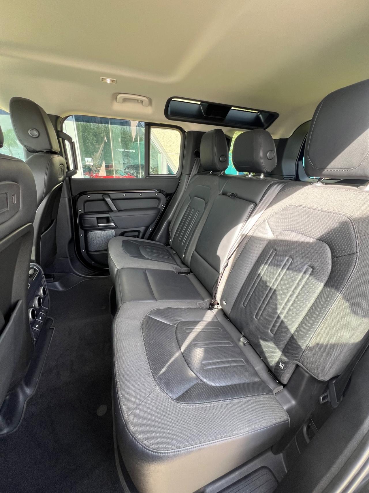 Land Rover Defender 110 HSE 240cv offerta T-Stock prezzo imperdibile