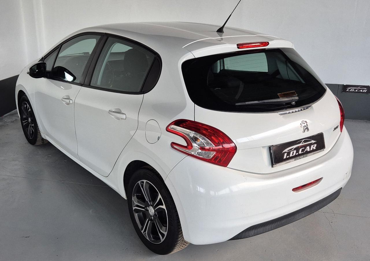 Peugeot 208 PureTech 82 5 porte Allure