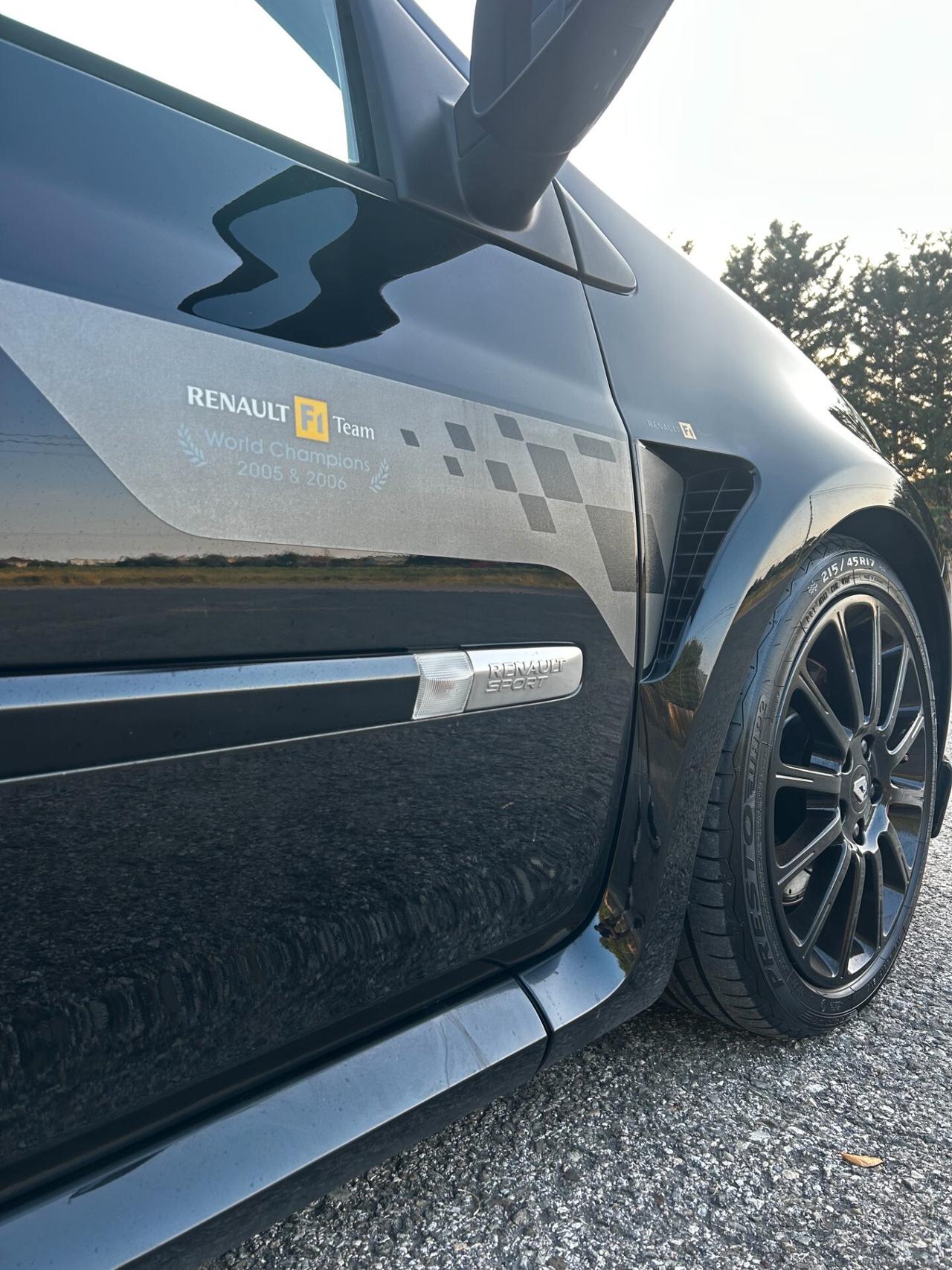 Renault Clio RS F1 Team R27