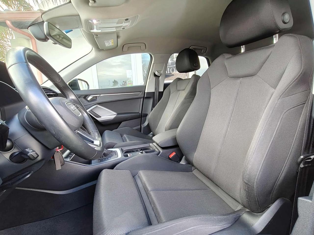 Audi Q3 SPB 35 TDI Identity Black S tronic - 2022