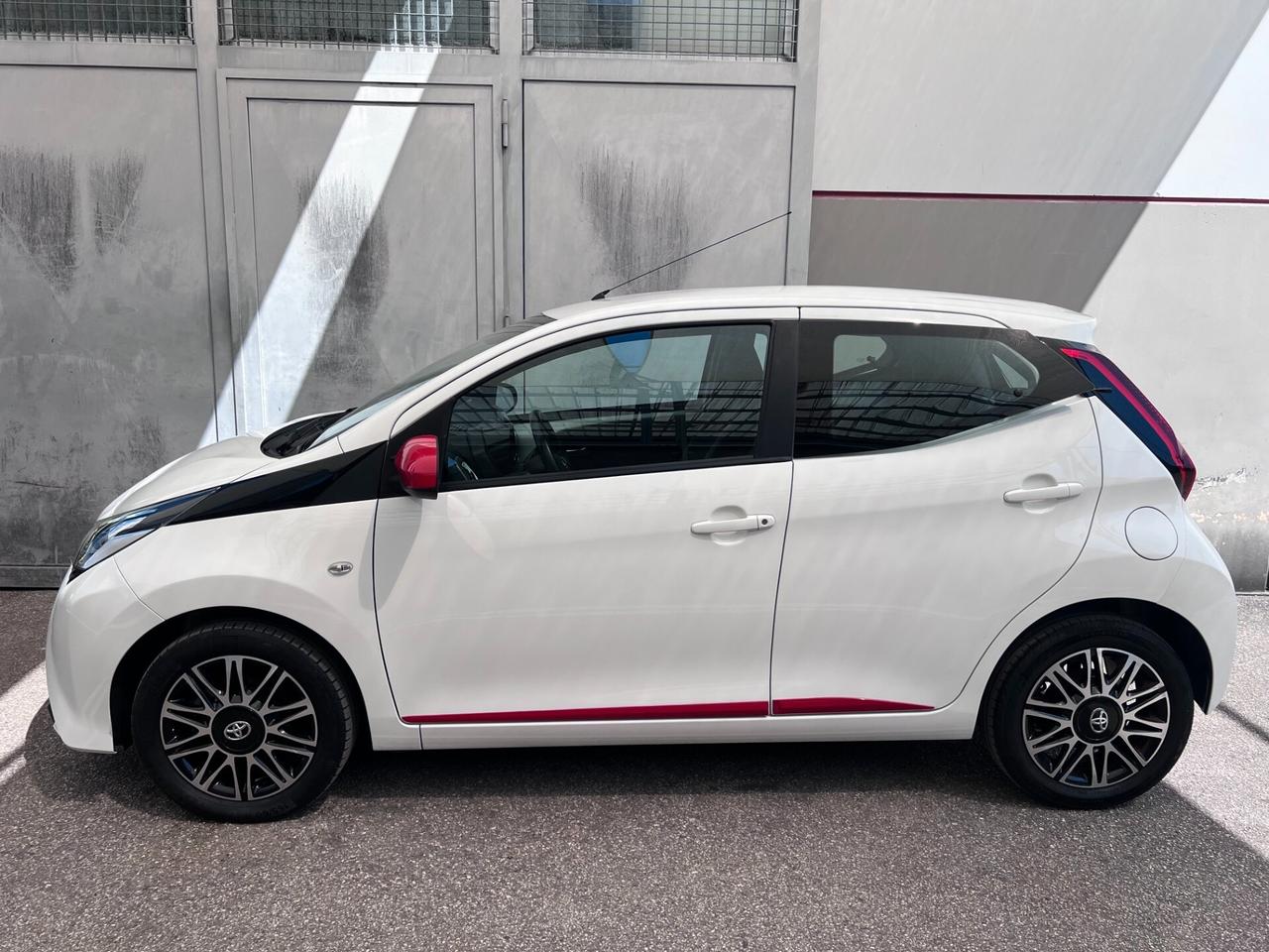 Toyota Aygo 5pt 1.0 72cv X-PLAY CLIMA/TELCAMERA/15; PERFETTA!!