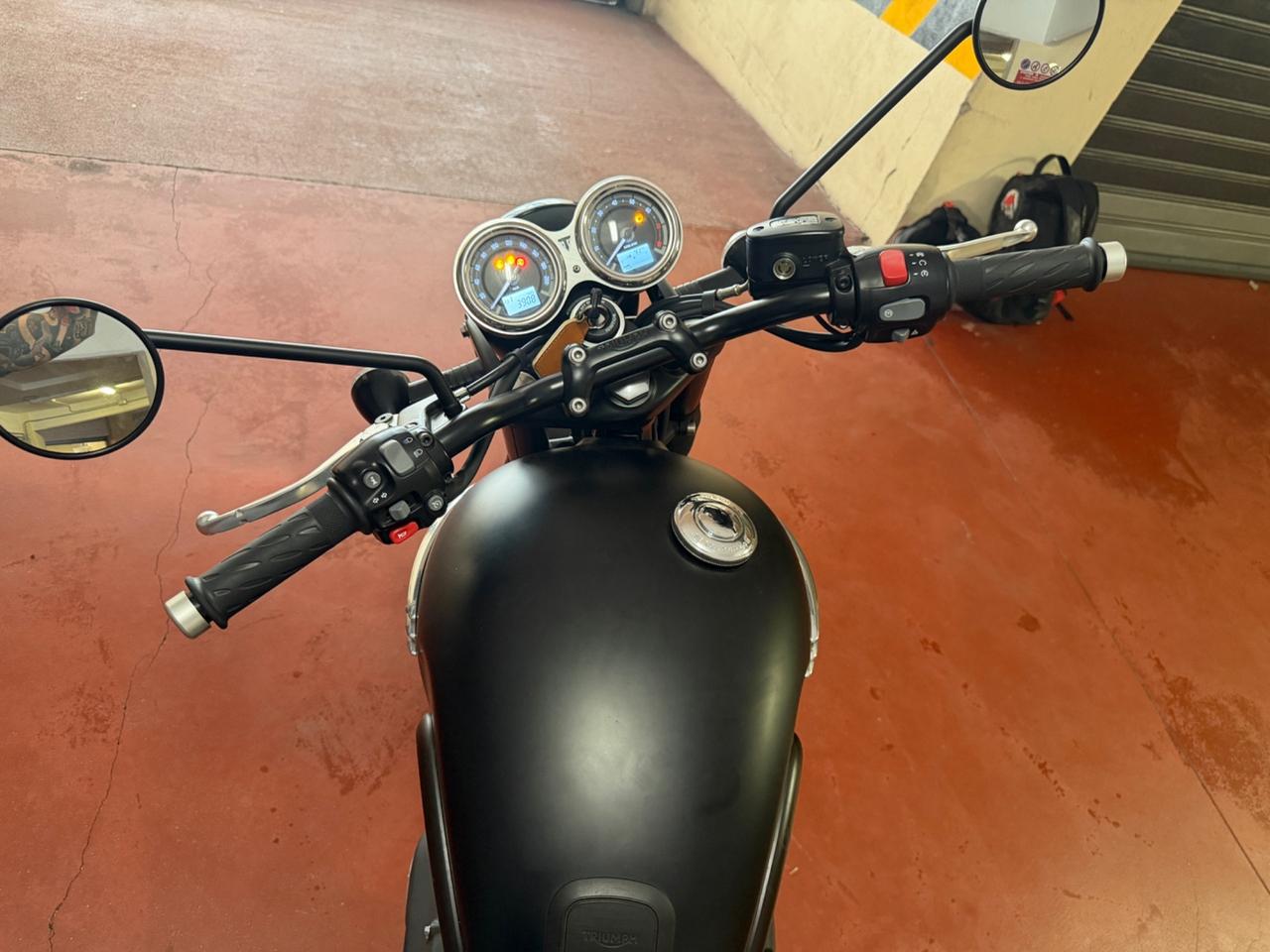 Triumph Bonneville T120 Black