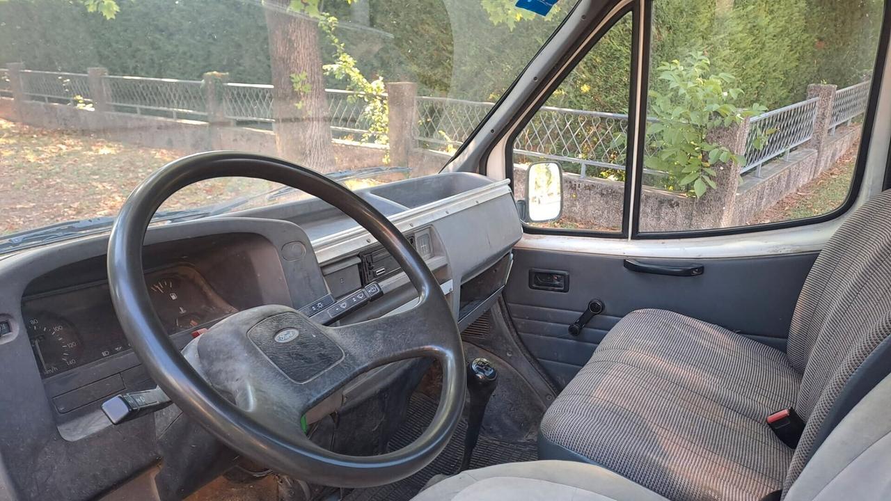 Ford Transit 2.5 D CASSONE DI 4,2 metri
