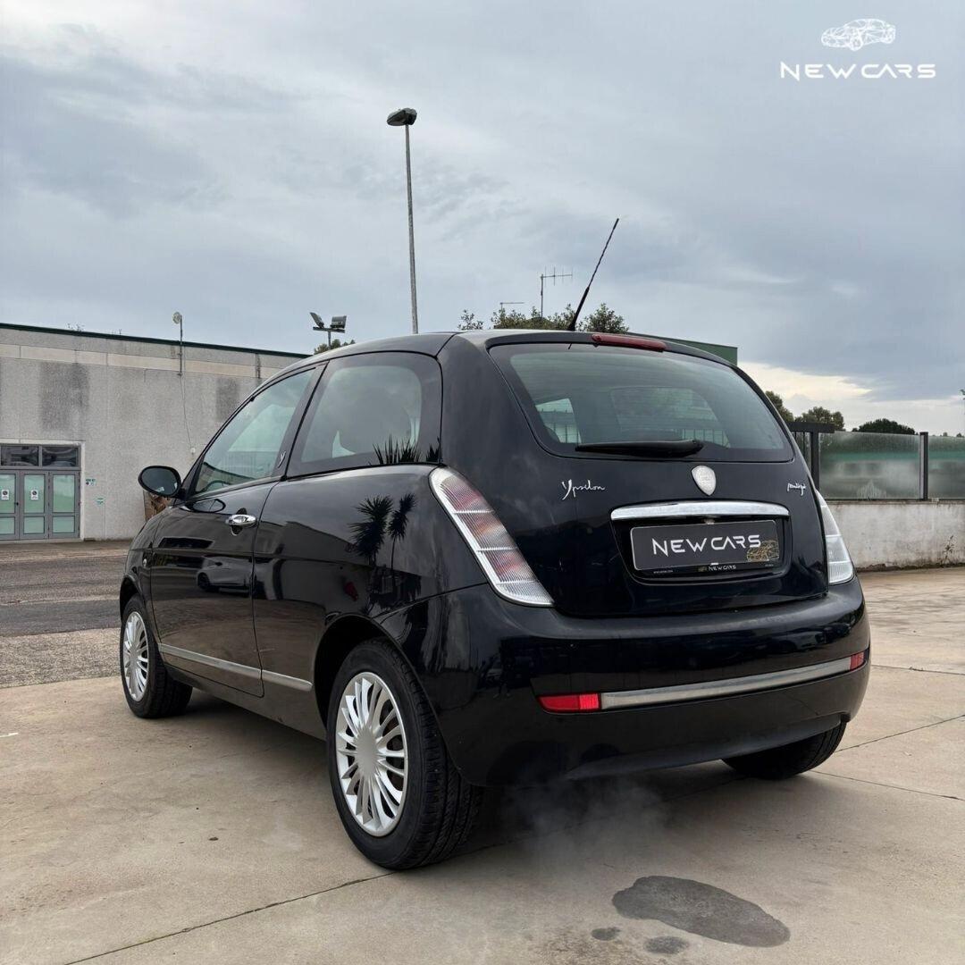 Lancia Ypsilon 1.3 MJT 75 CV Argento