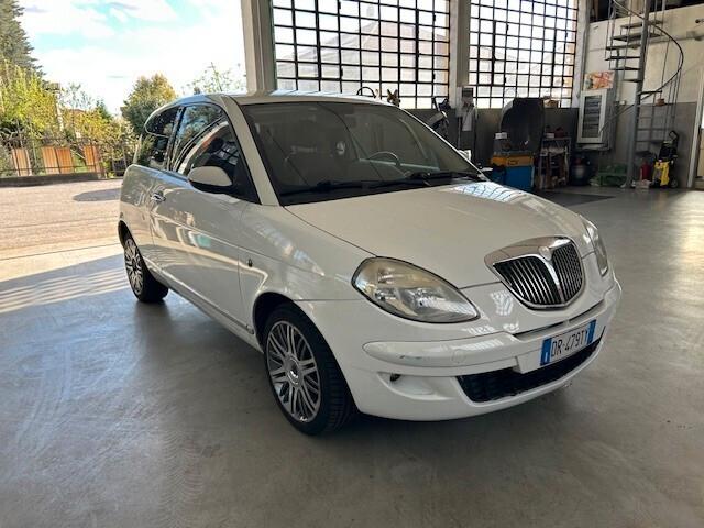 Lancia Ypsilon 1.2 Modamilano