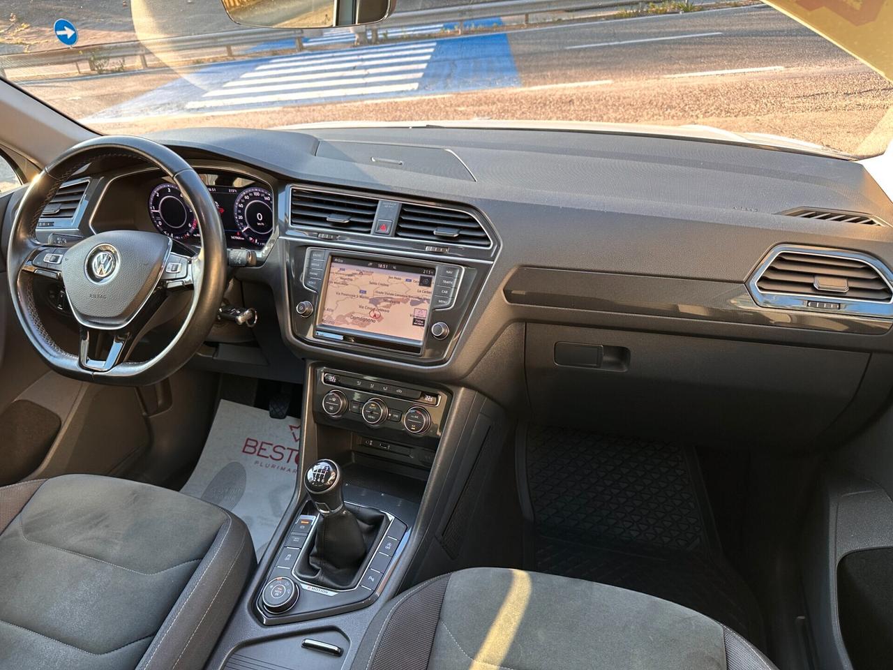 Volkswagen Tiguan 2.0 TDI SCR 4MOTION - VIRTUAL / NAVI / ALCANTARA / R18