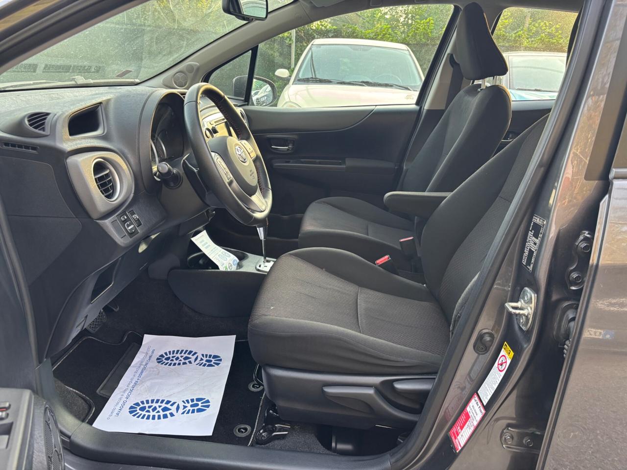 Toyota Yaris 1.3 5 porte Lounge AUTOMATICA