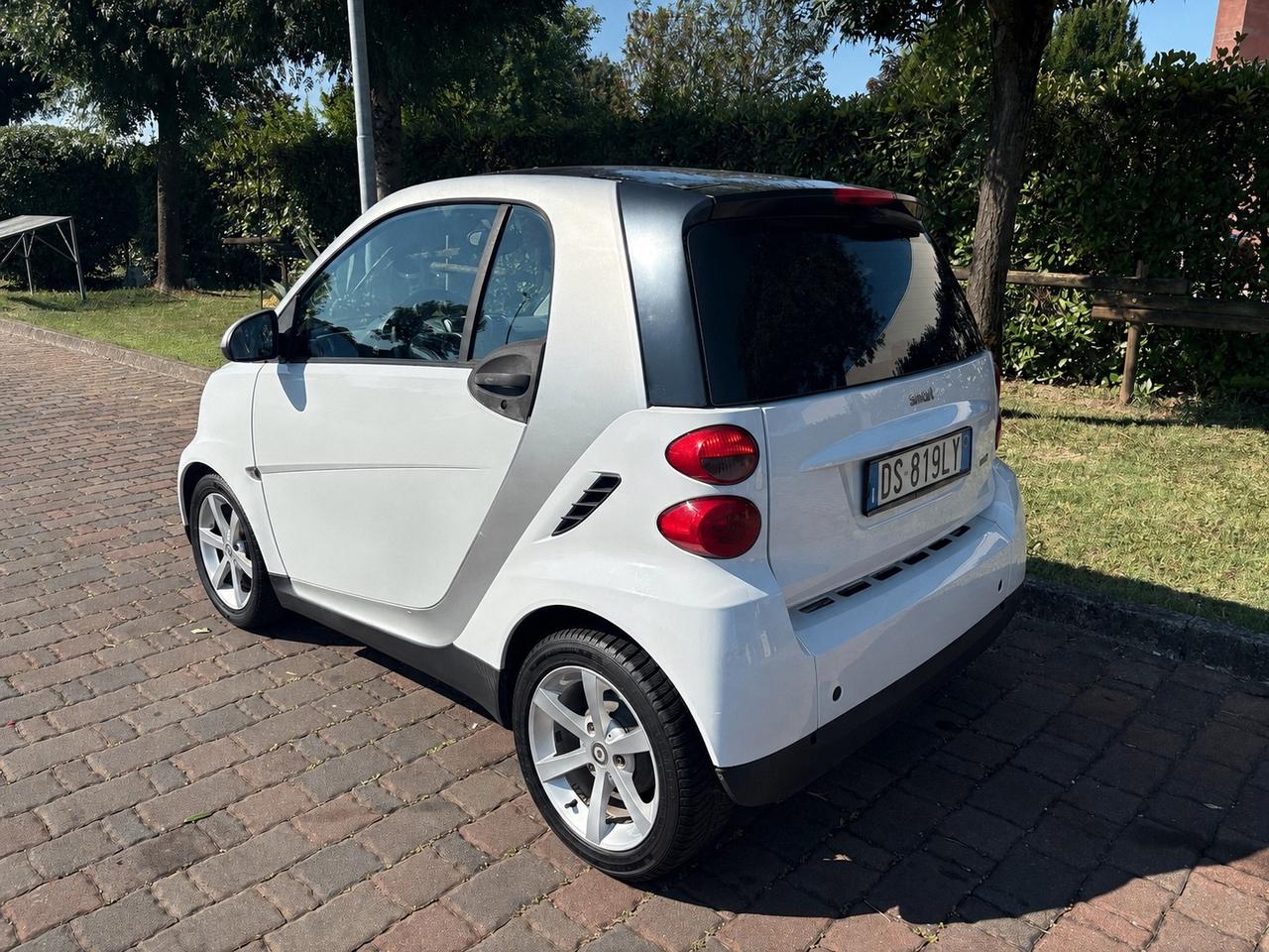 Smart ForTwo 1000 52 kW MHD coupé pure