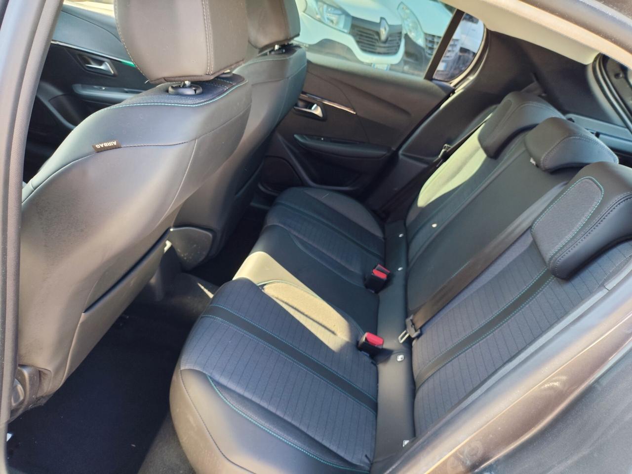 Peugeot 208 PureTech 75 Stop&Start 5 porte Allure – 2022 – 10.100 km . Vendita senza IVA (regime del margine)