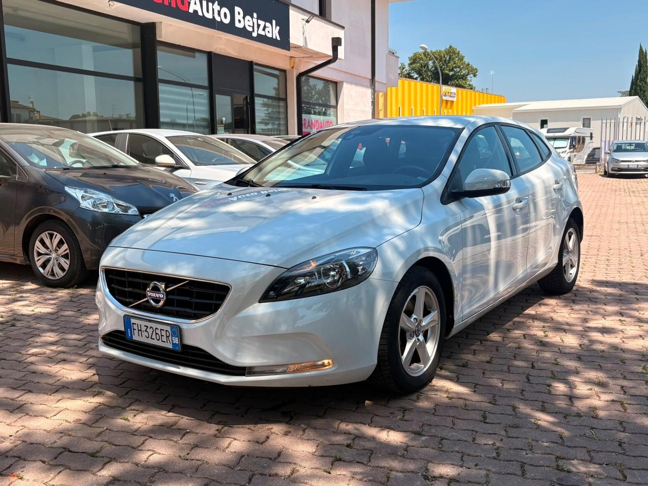 Volvo V40 D2 R-DESIGN MOMENTUM