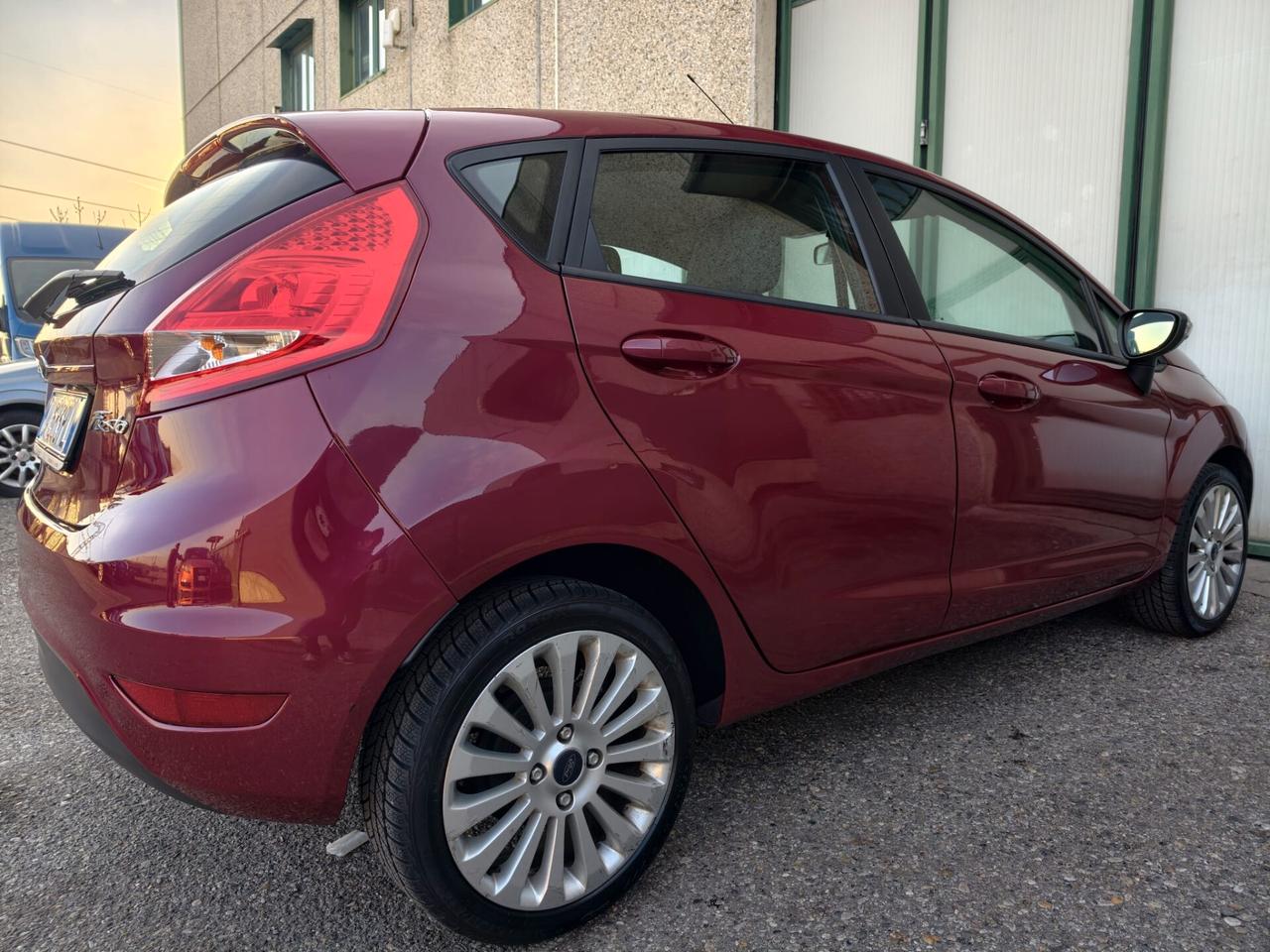 Ford Fiesta 1.2 BENZINA 5 PORTE NEOPATENTATI PARI AL NUOVO