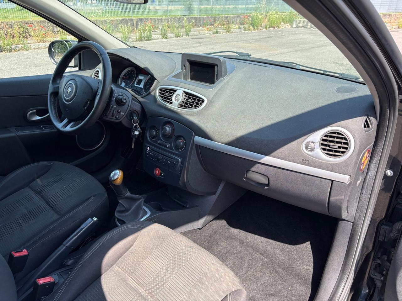 Renault Clio 1.2 16V TCE 100CV UNI PRO!