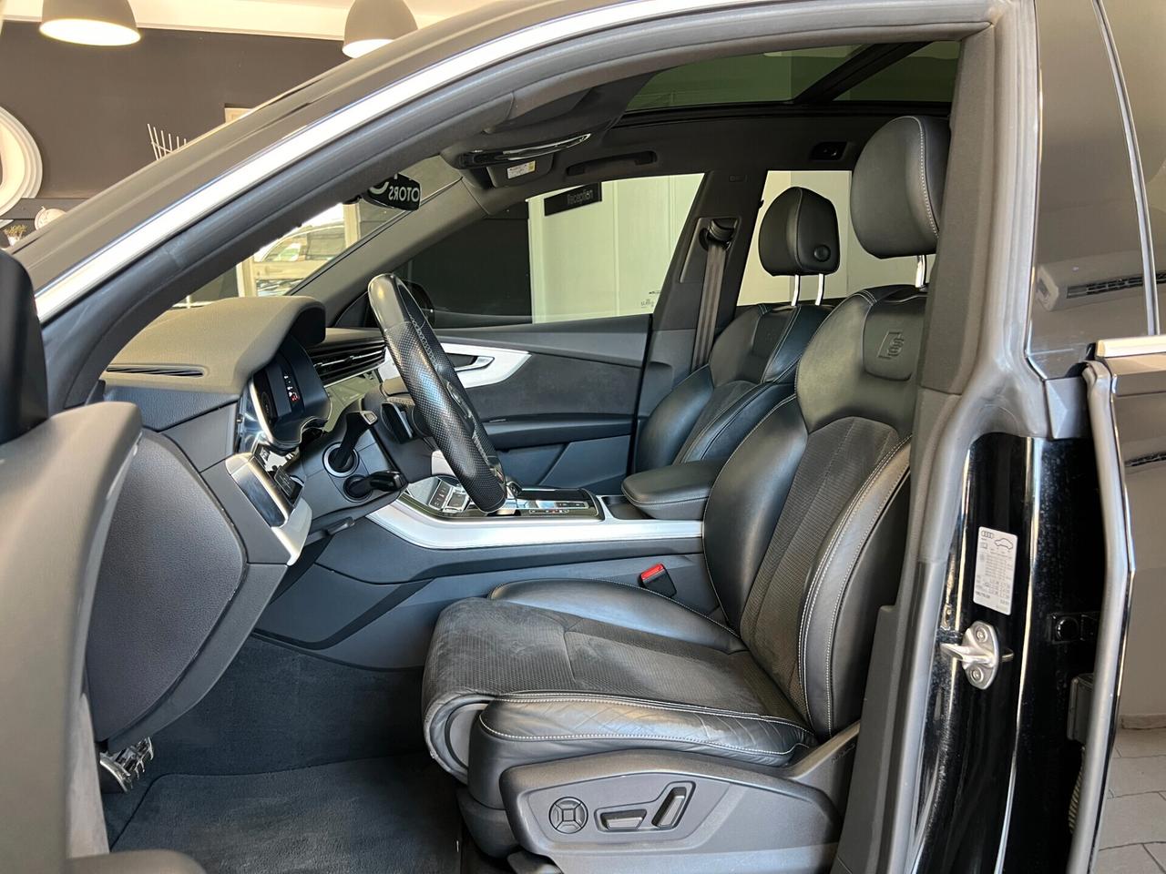 Audi Q8 45 TDI S LINE TETTO-FULL-BLACK