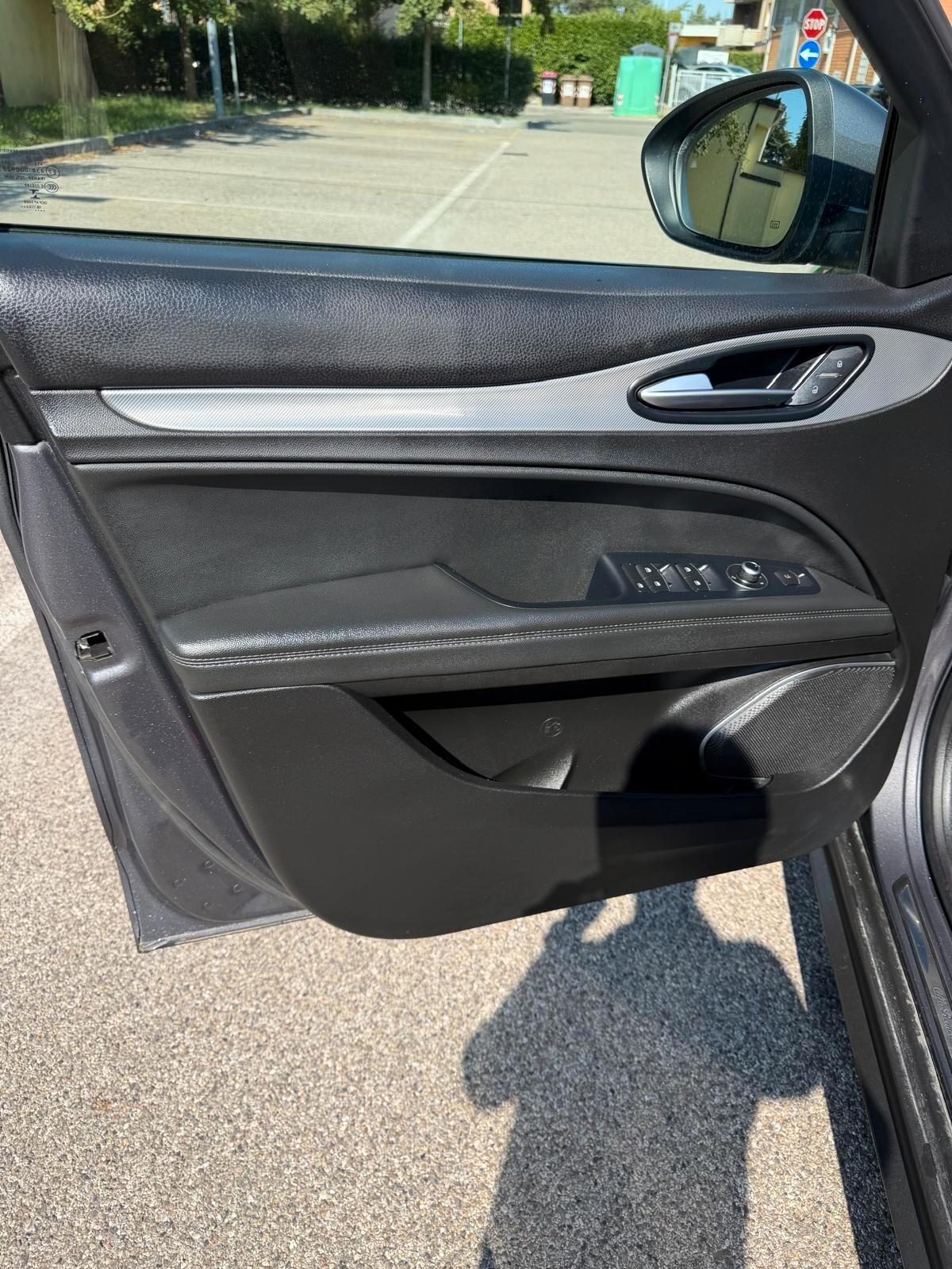 Alfa Romeo Stelvio 2.2 - PELLE - NAV. - 12 MESI DI GARANZIA -
