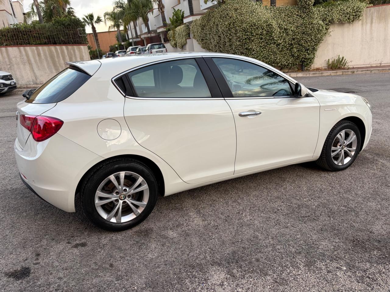 Alfa Romeo Giulietta 1.6 JTDm distictive ideale per neopatentati