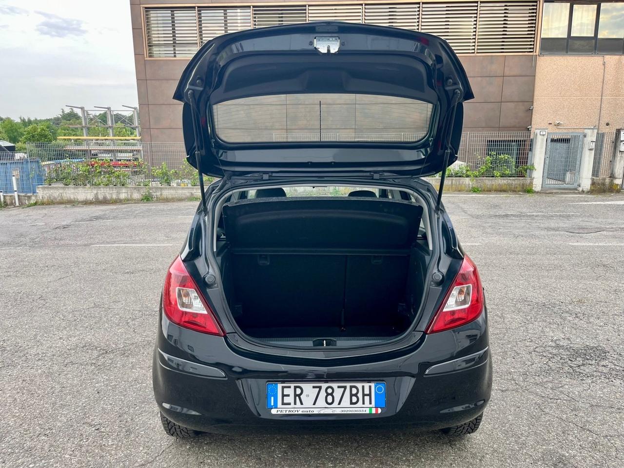 Opel Corsa 1.3d 2013 142.000km catena appena sostituita