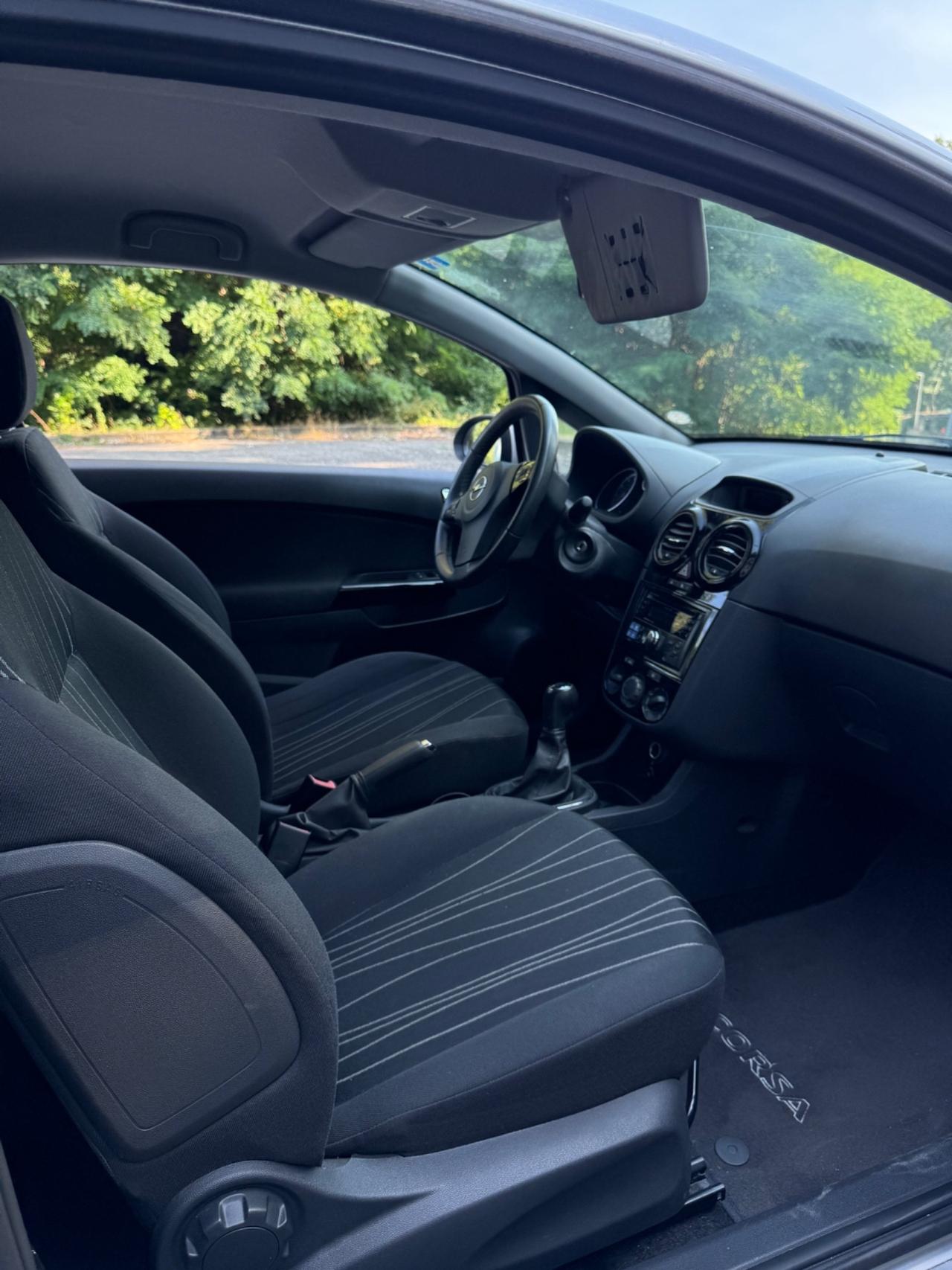 Opel Corsa 1.2 3 porte Club ideale neopatentati