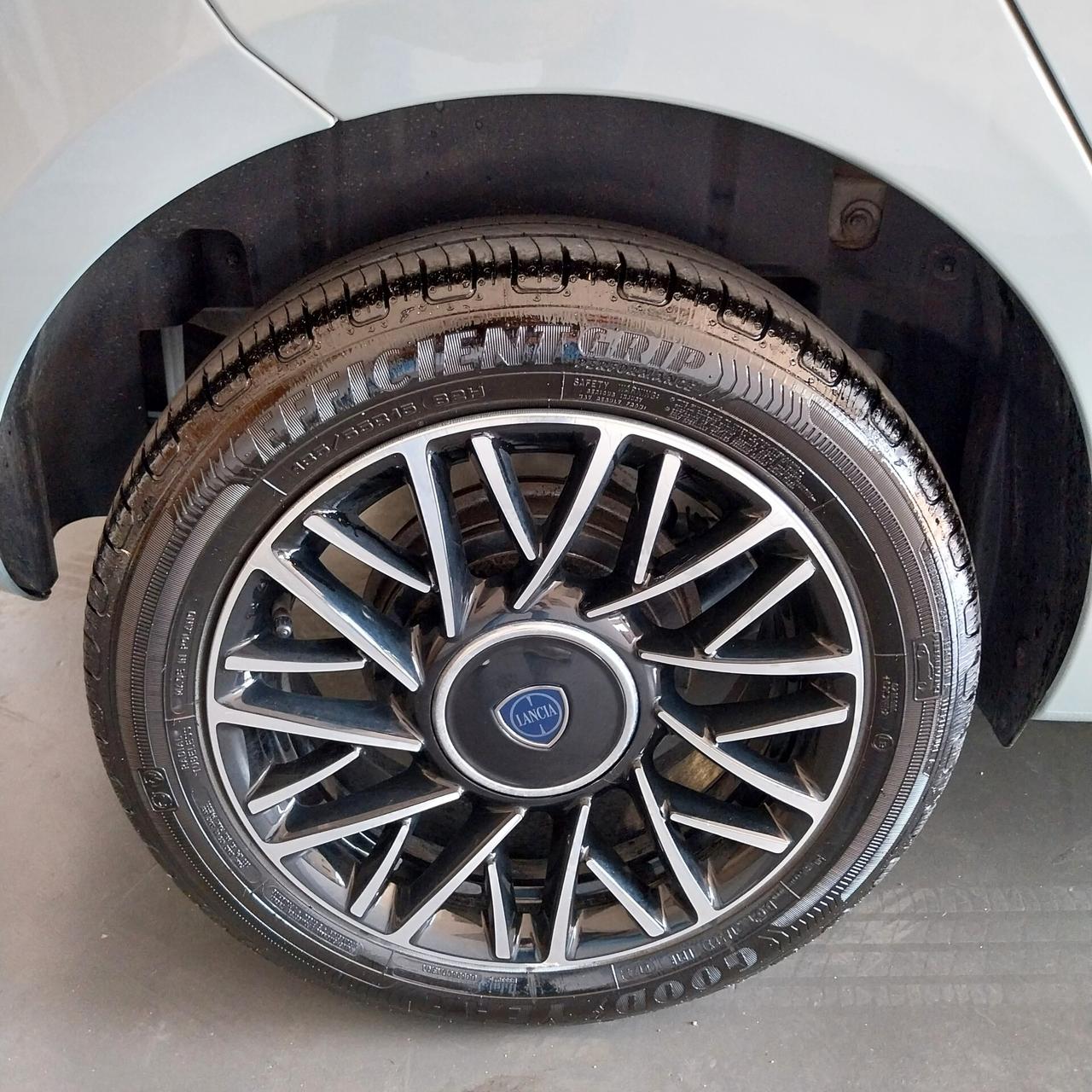 Lancia Ypsilon 1.0 FireFly 5 porte S&S Hybrid Platino