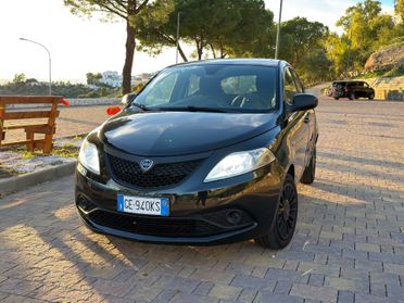 Lancia Ypsilon 1.0 Hybrid Ecochic Silver 2021