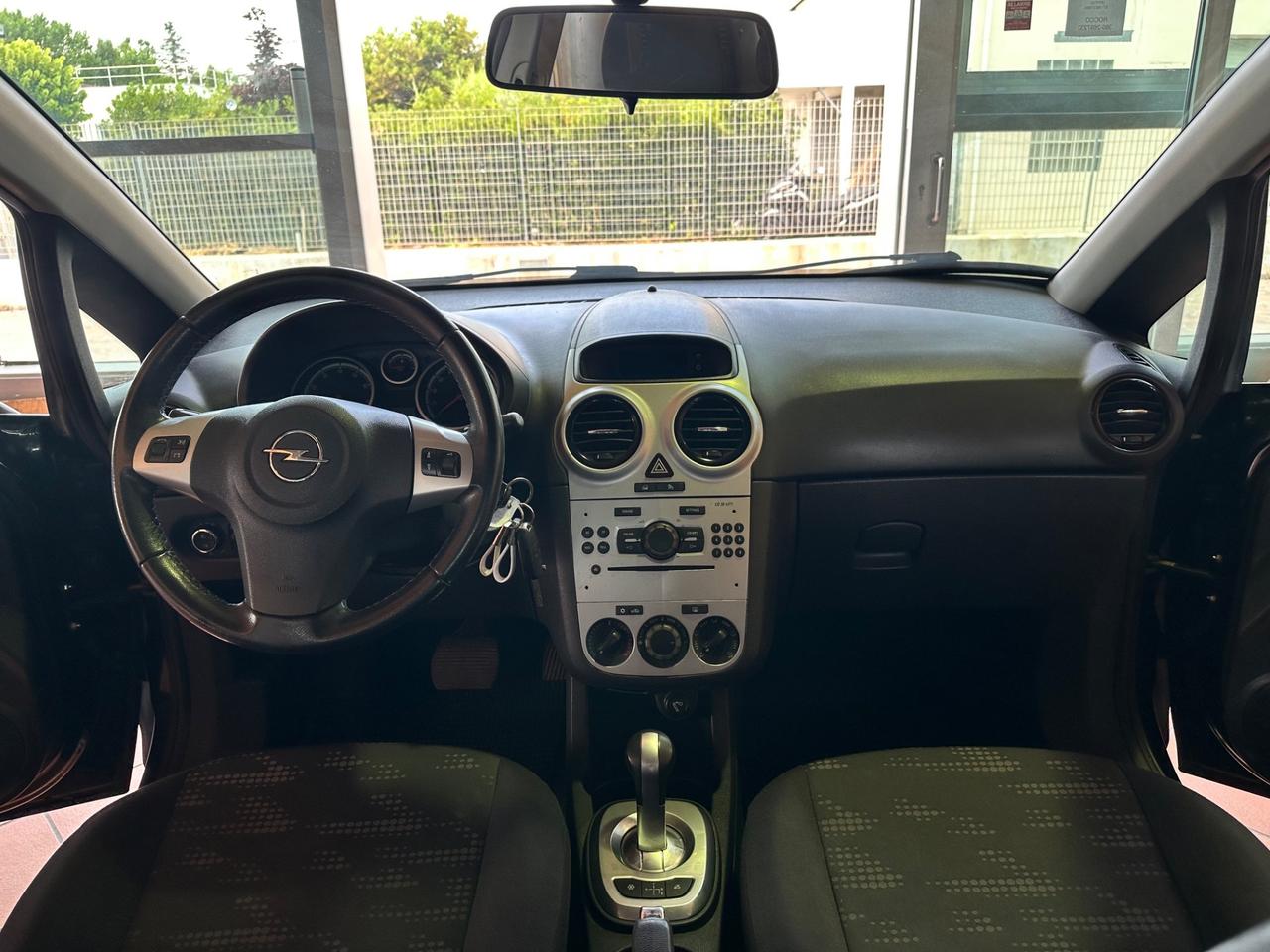 Opel Corsa 1.2 5 porte Cosmo cambio automatico