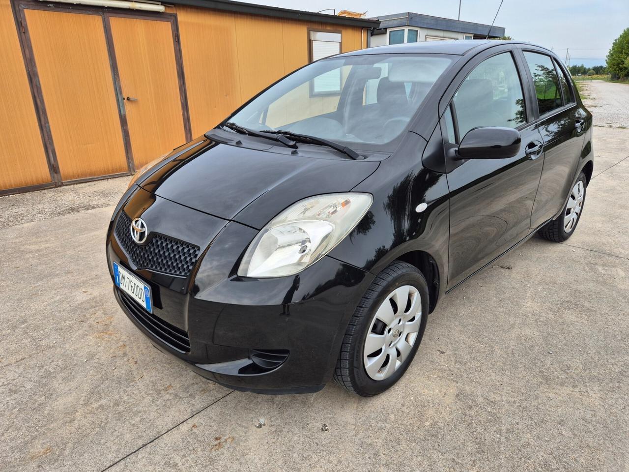Toyota Yaris 1.0 5 porte
