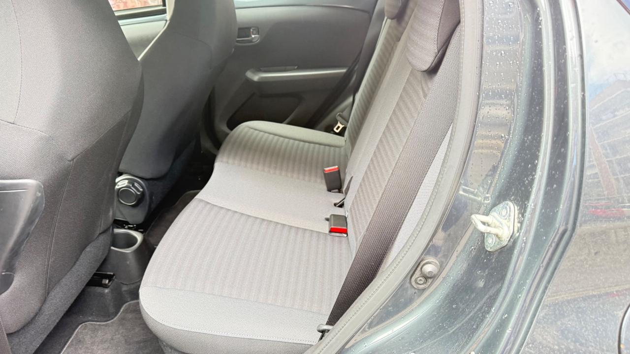Toyota Aygo 1.0 VVT-i 72 CV 5 porte x-play MMT C.AUTOMATICO LED NAVI KAMERA PDC CERCHI 16