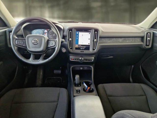 VOLVO XC40 T2 Momentum Core