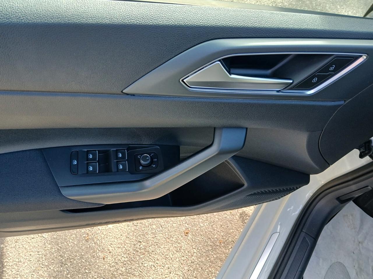 Volkswagen Taigo 1.0 TSI 115 CV DSG R-Line-AZIENDALE