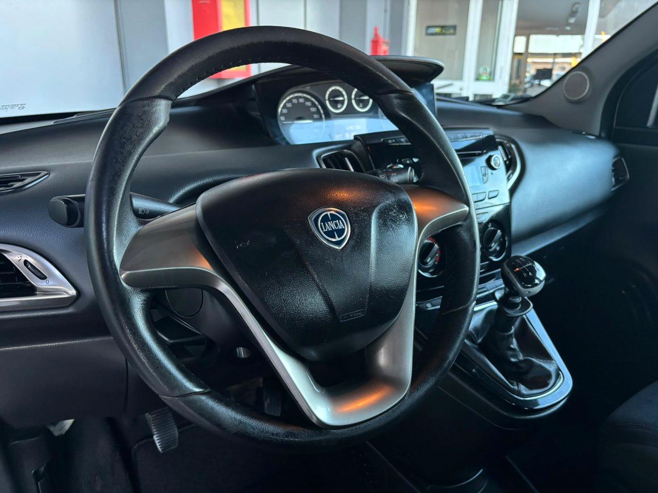 Lancia Ypsilon 5 Porte Ypsilon 1.2 8v Silver s&s 69cv E6
