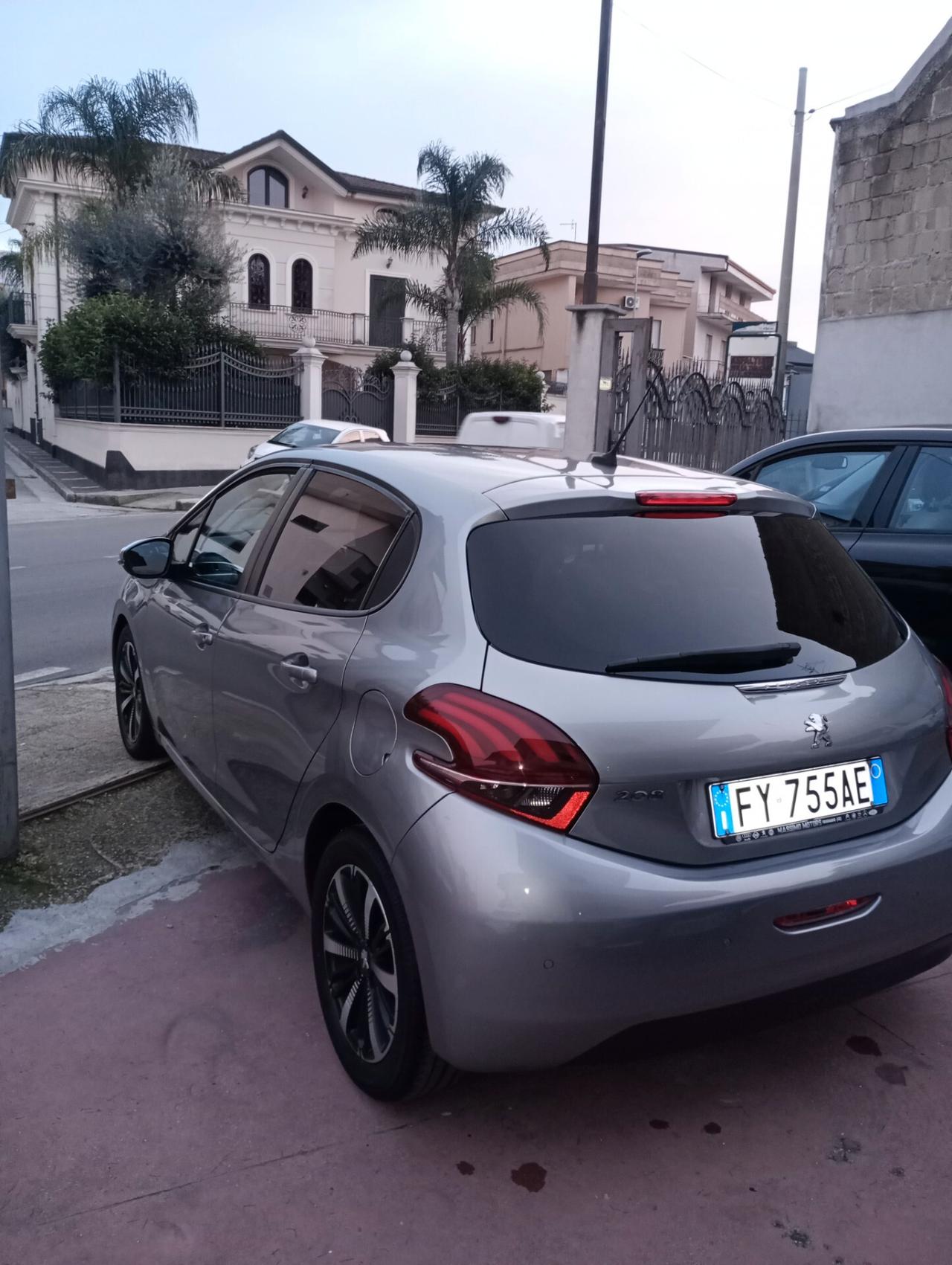 Peugeot 208 BlueHDi 100 S&S 5 porte Signature