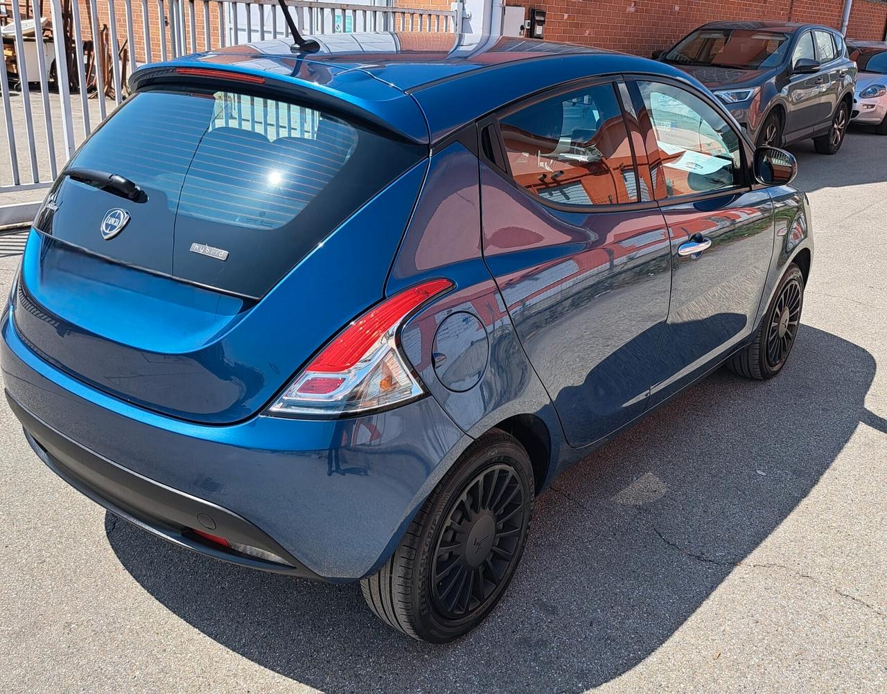 Lancia Ypsilon 1.0 FireFly 5 porte S&S Hybrid Ecochic Silver PREZZO SENZA VINCOLI