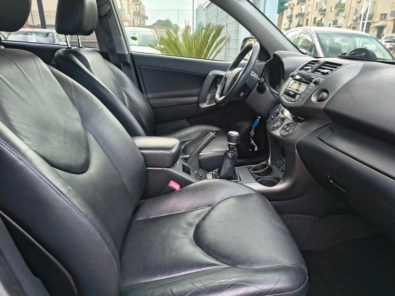 TOYOTA RAV4 2.2 DIESEL MODELLO LUXURY ANNO 2009