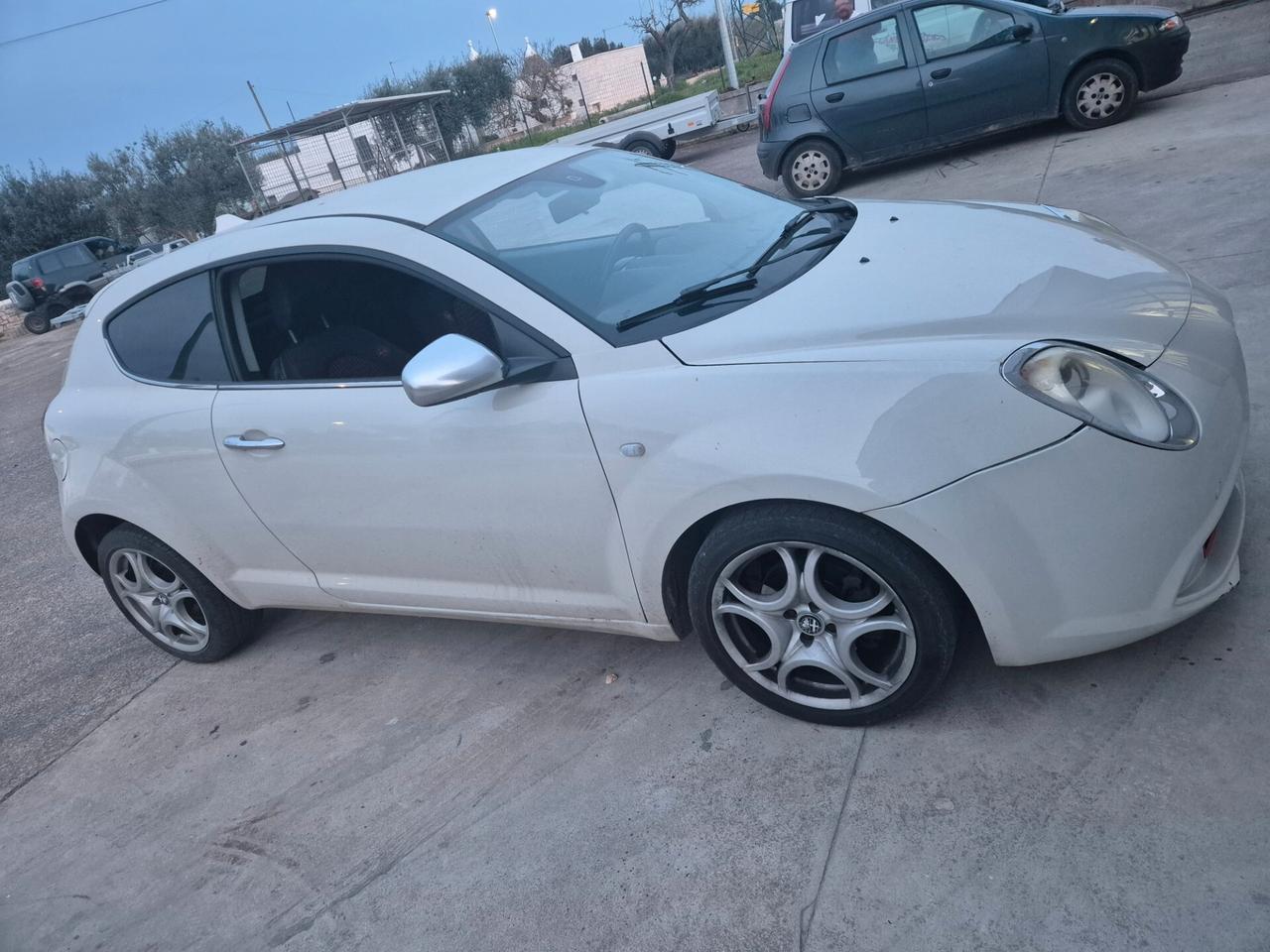 Alfa Romeo MiTo 1.6 JTDm-2 S&S Distinctive Sport Pack