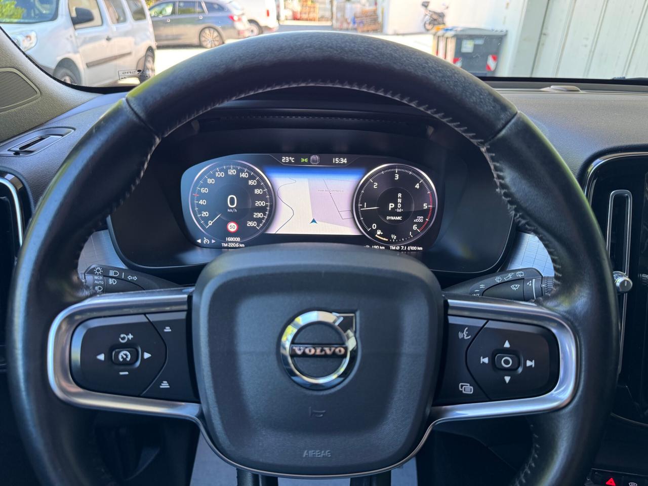 Volvo XC40 2.0 d3 Momentum AWD Auto GARANZIA24MESI