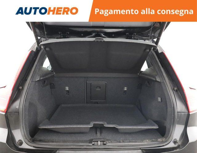 VOLVO XC40 T2 Geartronic Momentum Pro