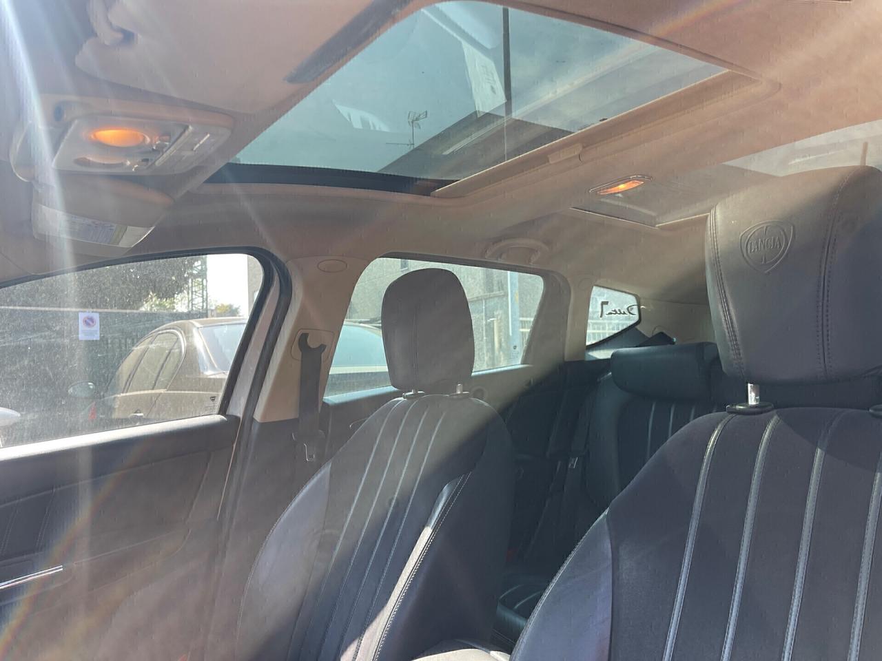 Lancia Delta 1.6MJT-automatico-panoramica-neopatentati