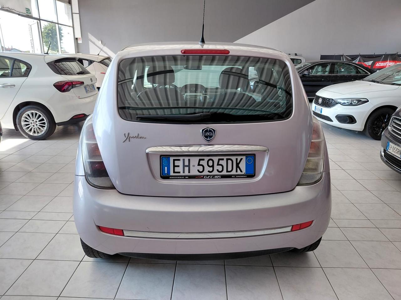 Lancia Ypsilon 1.2 69 CV Unyca