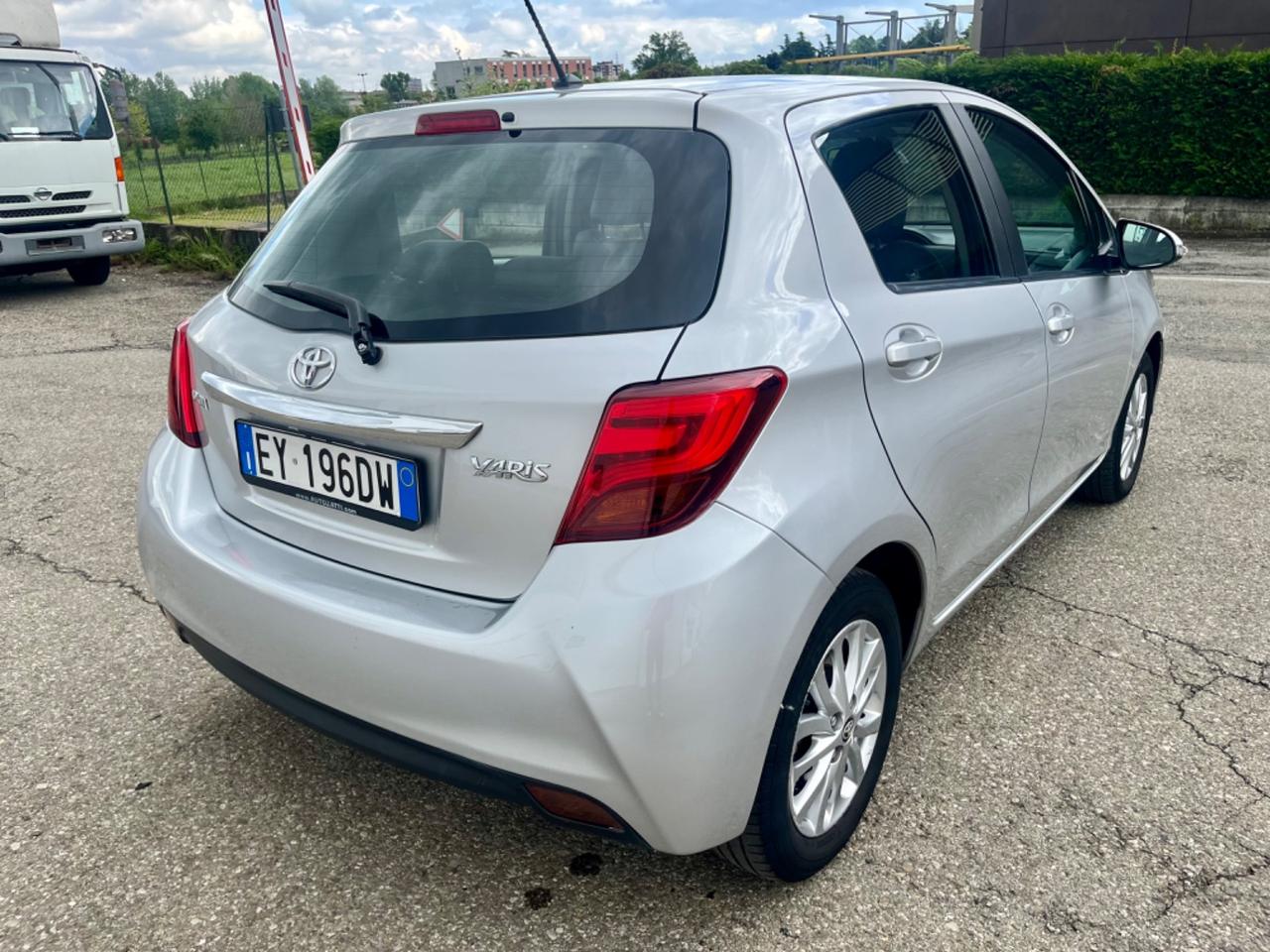 Toyota Yaris 1.3benz 2015 90.000km perfetta per neopatentati