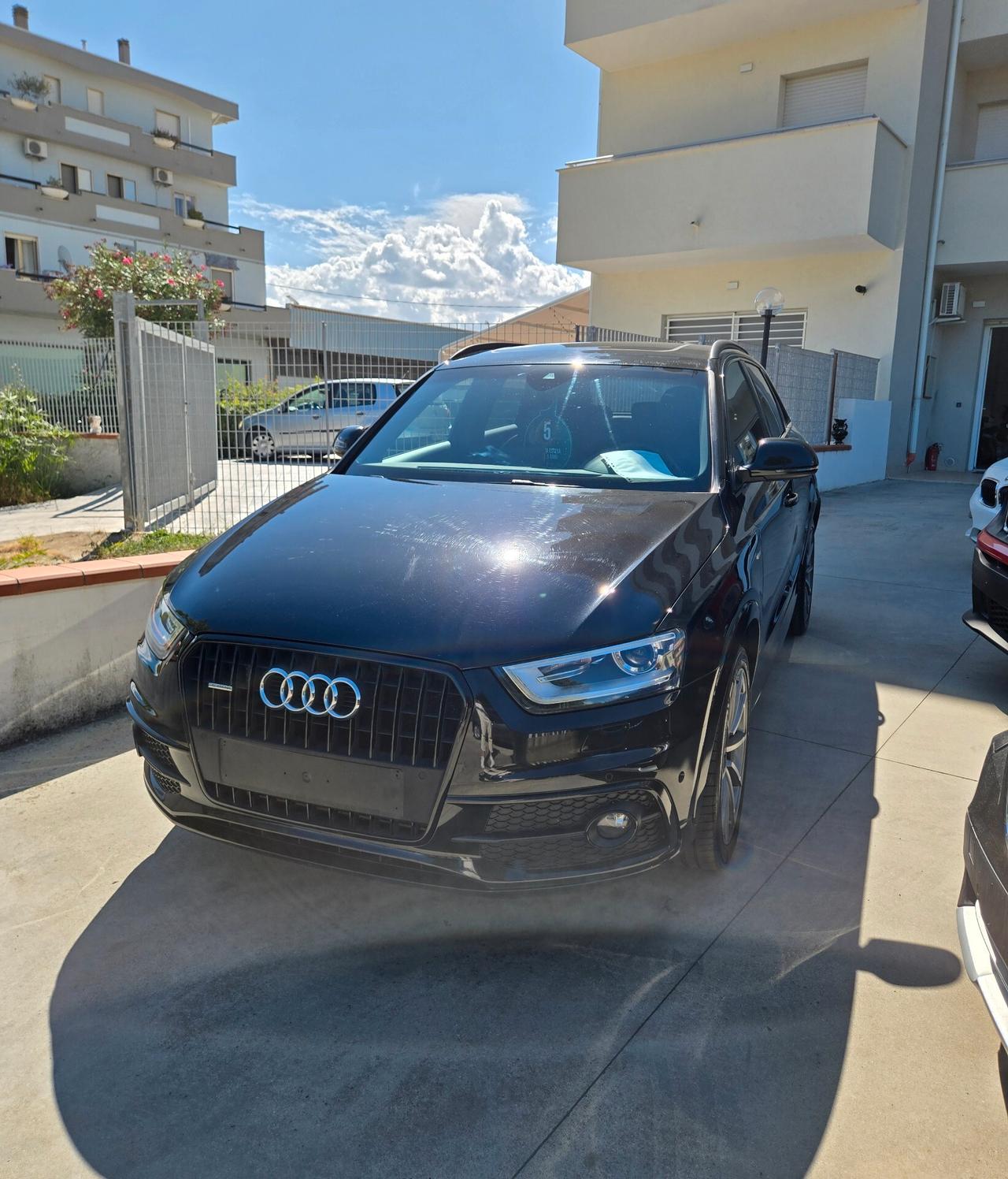 Audi Q3 2.0 TDI quattro 3X S-Line Black Edition Unica in Italia