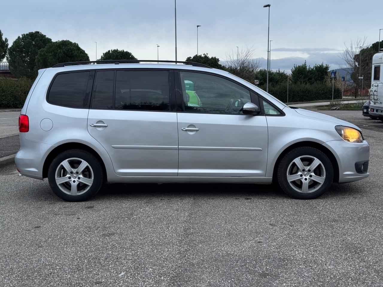 Volkswagen Touran 1.6 TDI DSG Business 7 posti 2015