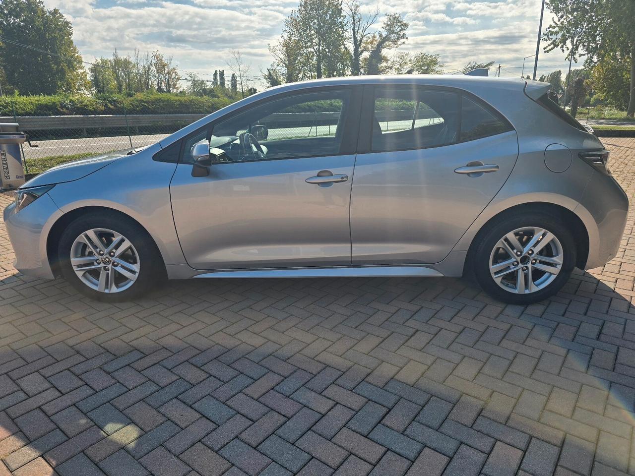 Toyota Corolla 1.8 Hybrid Business