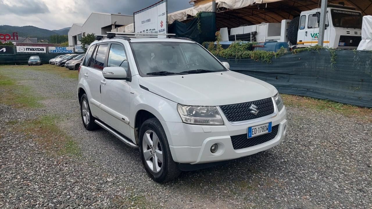 Suzuki Grand Vitara 5 PORTE Executive Crossover-Navi-Tetto Apribile-Interno Pelle