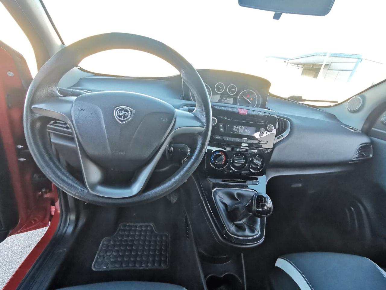 Lancia Ypsilon 1.3 MJT 16V 95 CV 5P. S&S Silver
