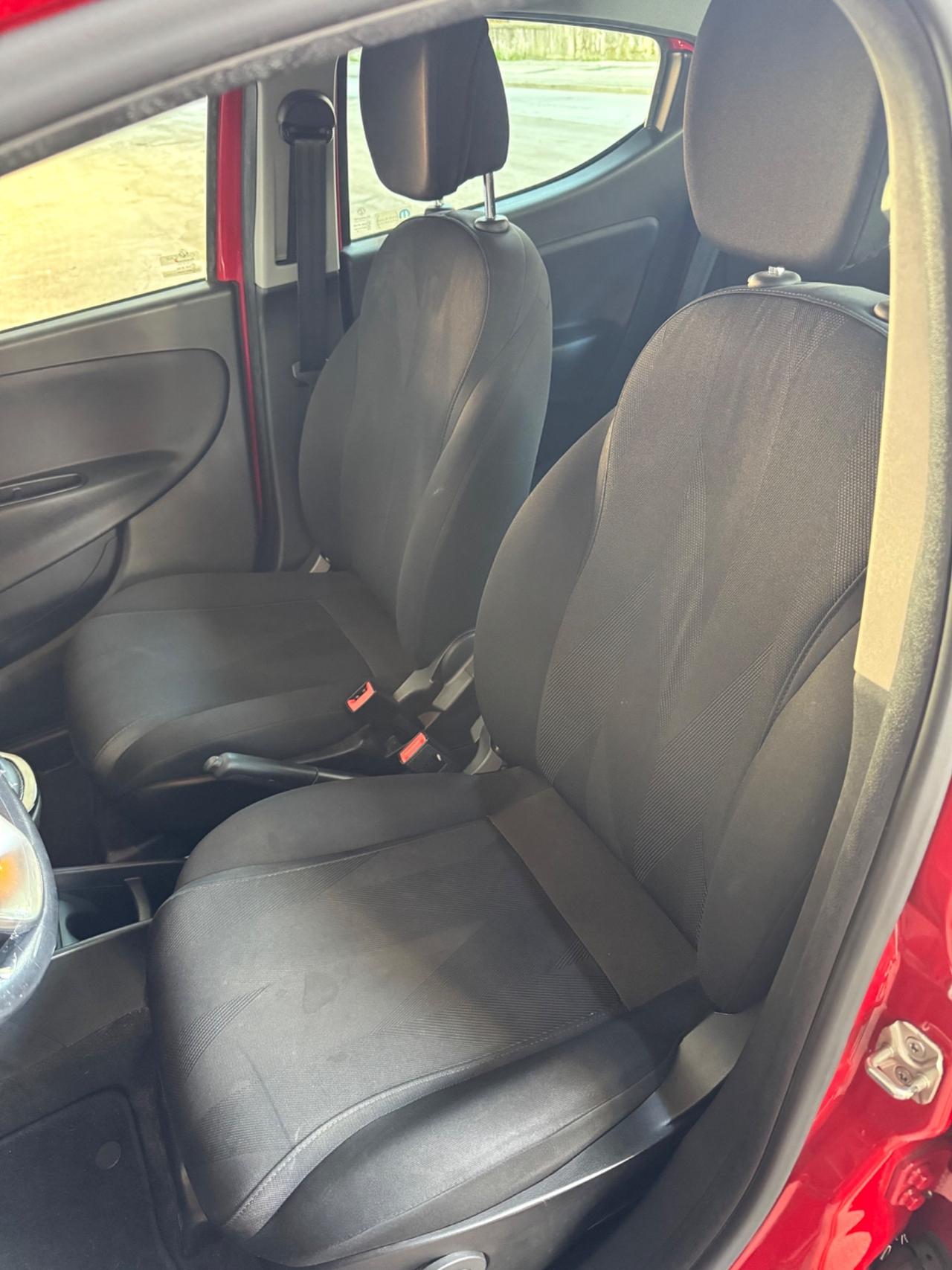Lancia Ypsilon 1.0 FireFly 5 porte S&S Hybrid Ecochic Silver