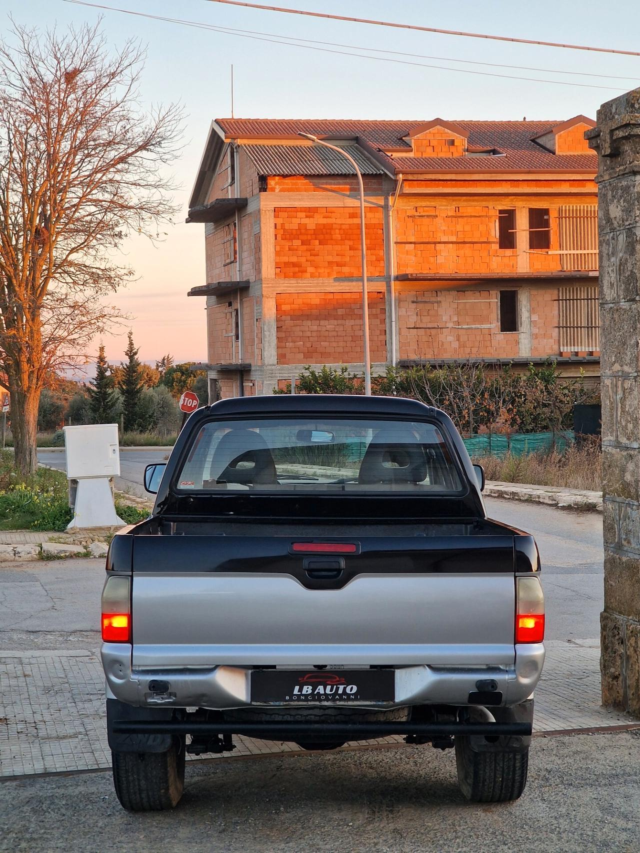 Mitsubishi L200 2.5 TDI 4WD Club Cab Pick-up GLS